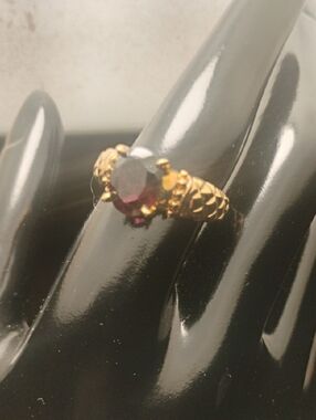 14K HGE LIND Signed Ring Size 9 With Beautiful Deep Red Stone